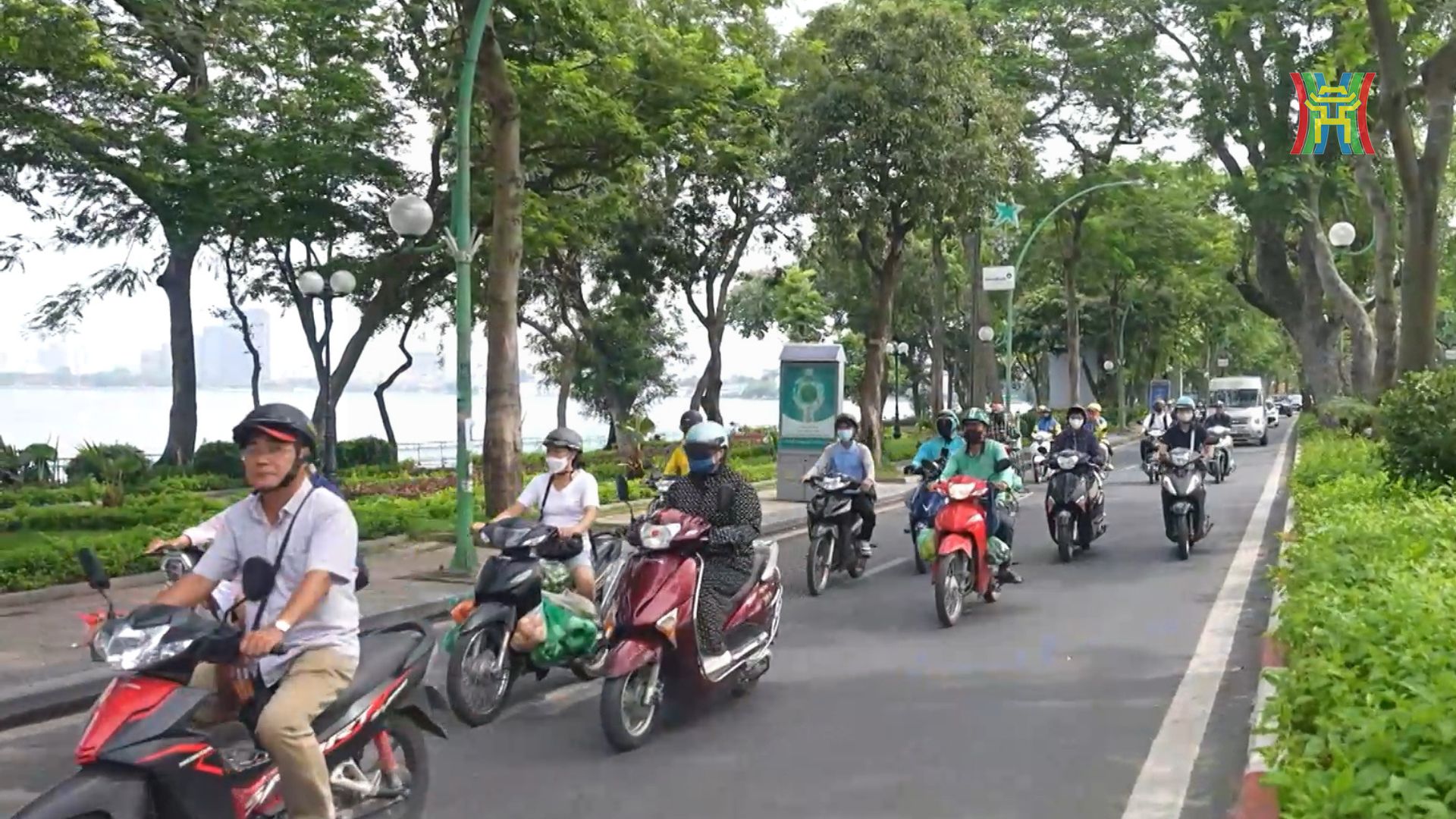 Đường Thanh Niên lãng mạn giữa lòng Hà Nội